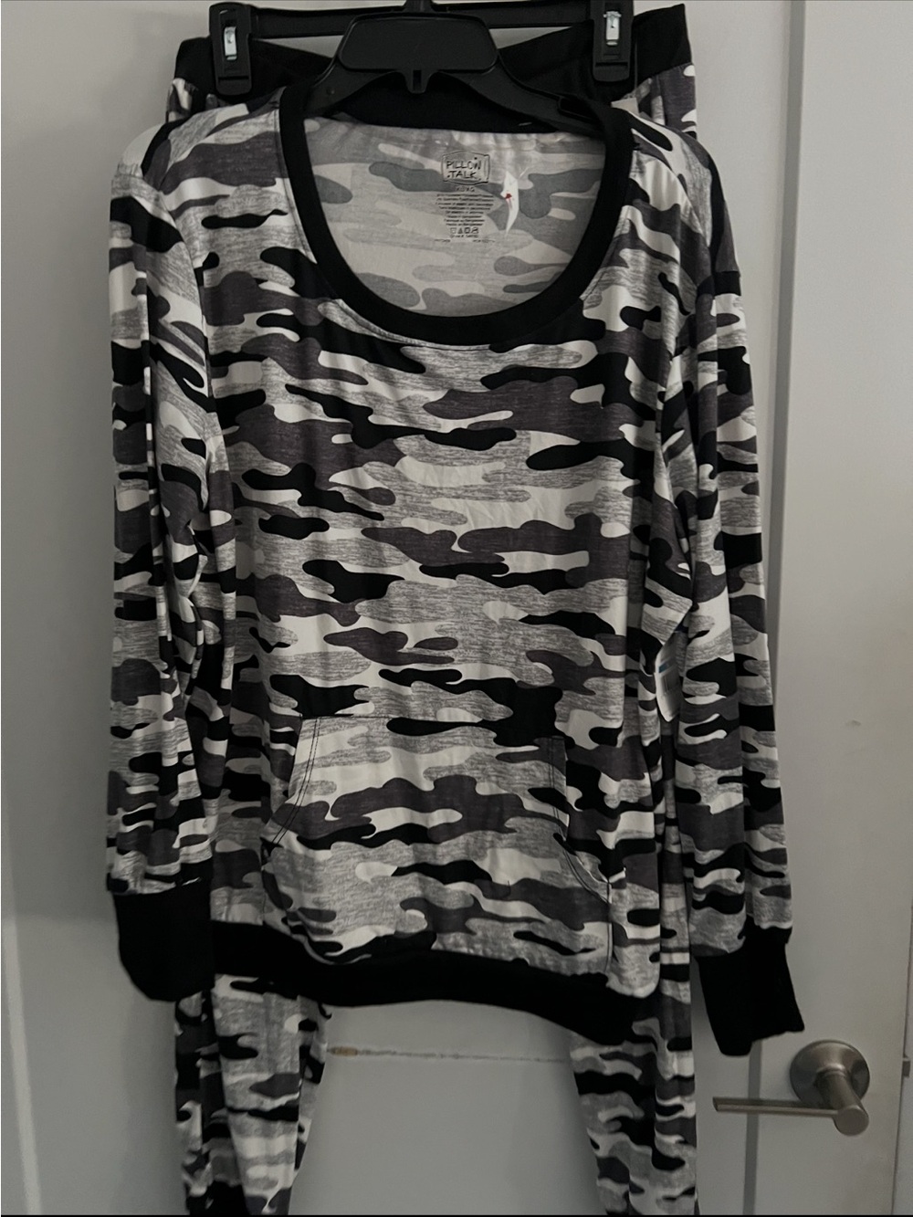 Black & Gray Camo Scoop Neck pajamas
